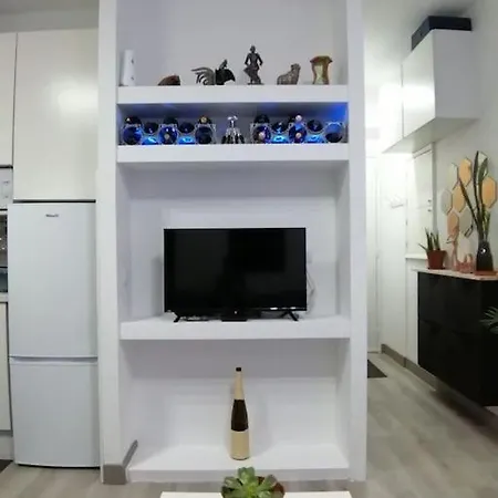 Apartamento T1 Em Paco De Arcos. *
